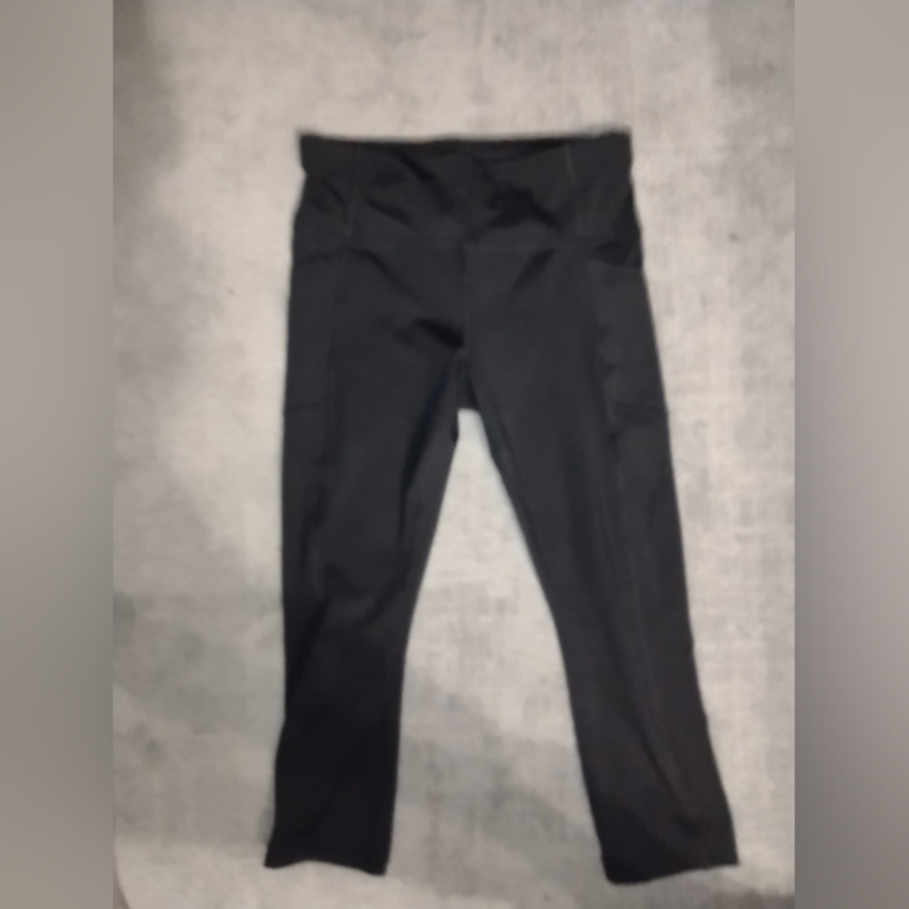 AVIA BLACK CAPRI, LADIES M 8-10